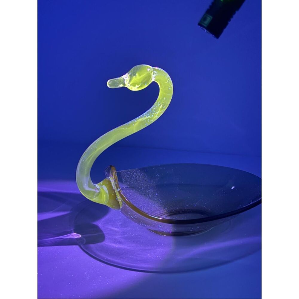 Manganese Rare Duncan Miller Chartreuse Swan Hand Blown Glass Dish 9"X12" Glows